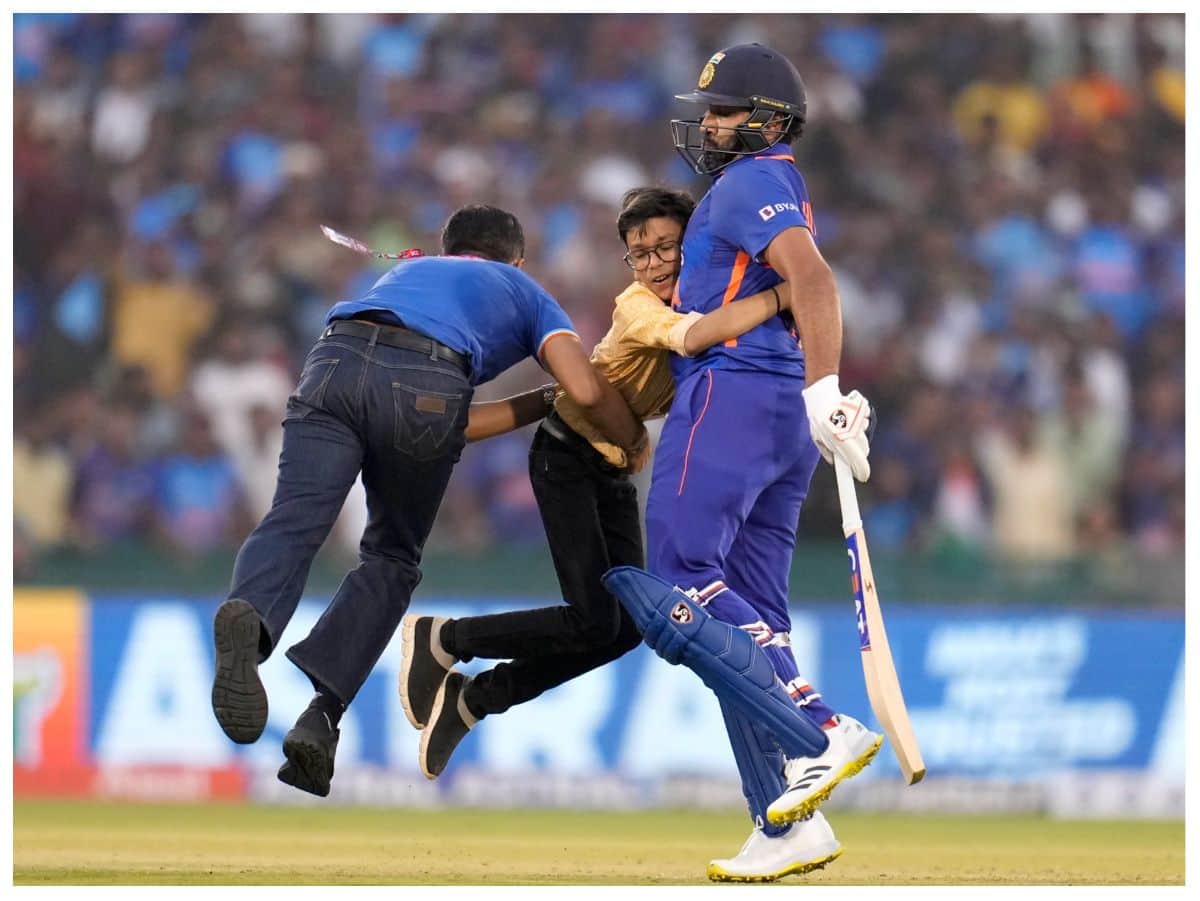 IND vs NZ 2nd ODI: Fan Invades Ground To Hug Rohit Sharma | Watch Video